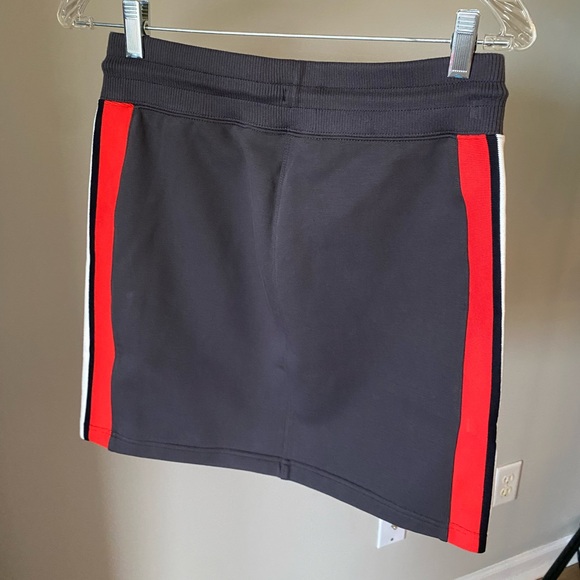 NWT Wilson Skirt | In-Bounds Skirt Black Striped-Size M - Picture 2 of 9